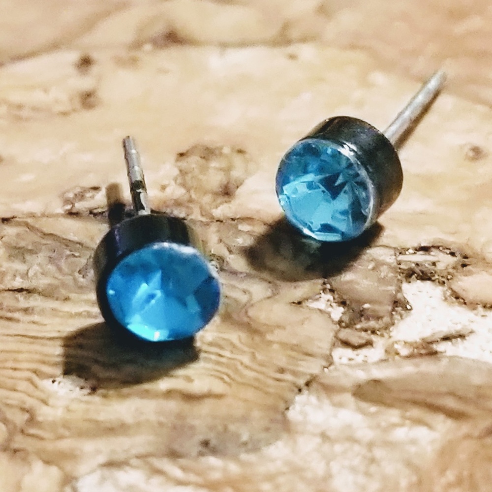 New 4mm Blue Rhinestone Stud Earrings